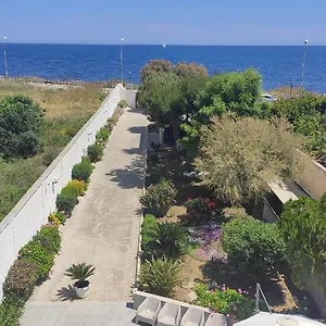  Apartman Seagull - Front And Sea View & Airport Olaszország